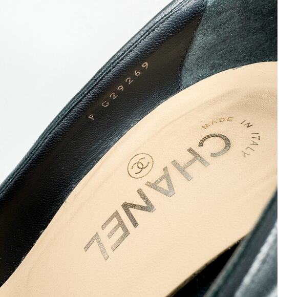 Chanel Classic Quilted Lambskin Cap Toe CC Logo High Heel Pumps Black size 39.5 - Picture 12 of 16